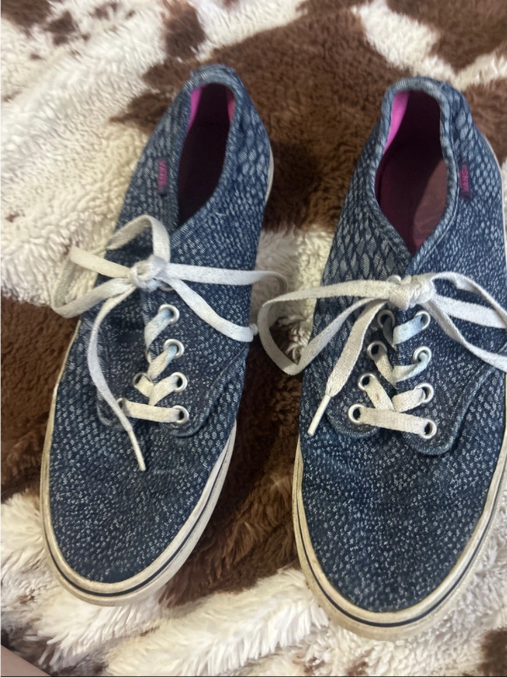 Vans Women’s Blue Denim-Pattern Lace-Up Sneakers with Pink Lining